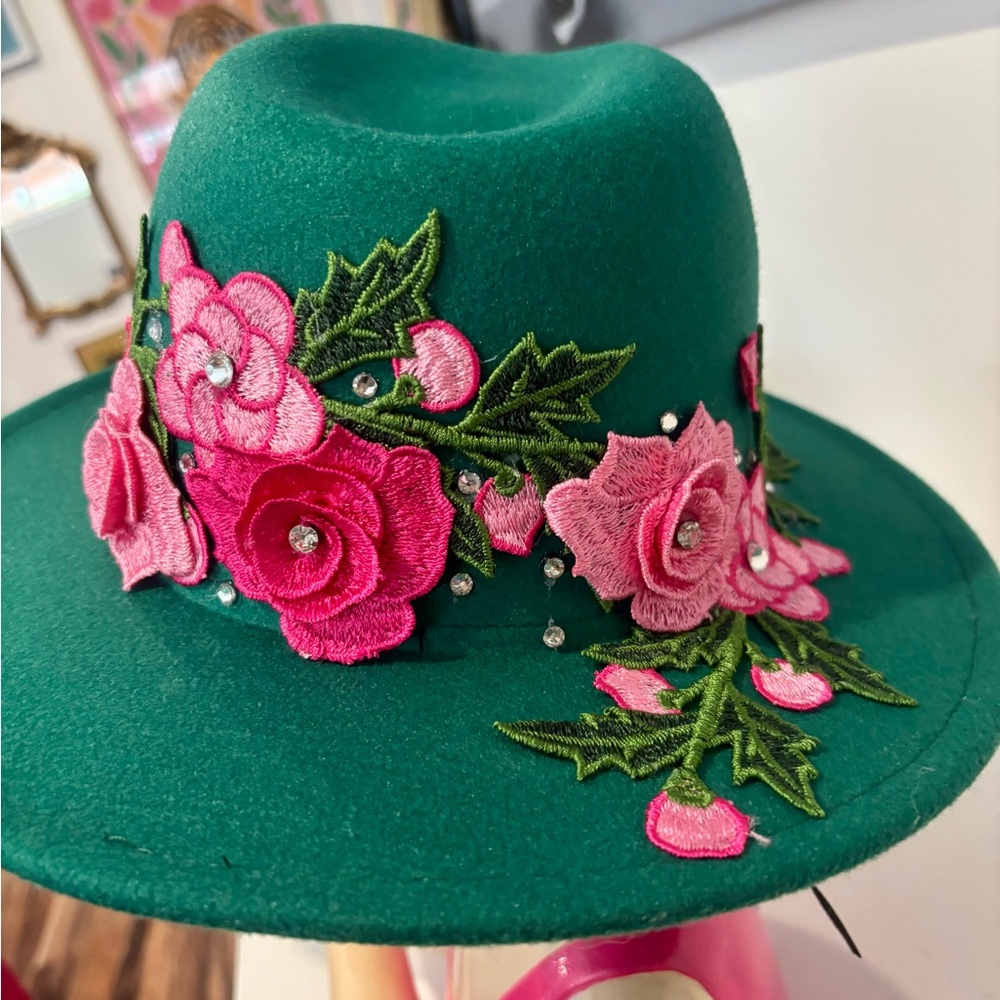 Elegant Green Floral Hat with Pink Accents - Picture 6 of 7